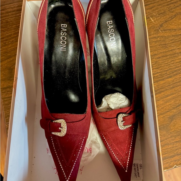 Basconi Women's Imported Italian Leather Heels - Picture 2 of 9